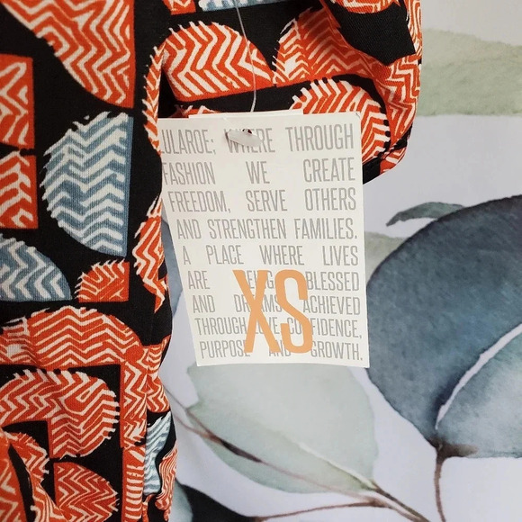 LULAROE | Irma Tunic in Chevron & Geometric Pattern sz XS - Picture 5 of 7